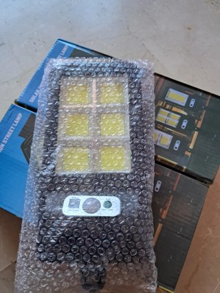 3 Lampioni Solari LED con Telecomando