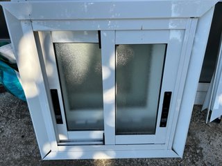 Ventana corredera con envellembellecedor