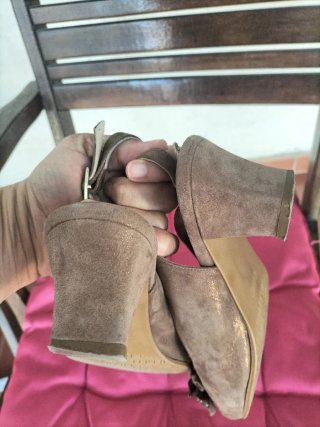 Zapatos de fiesta La Alicantina marrones y dorados