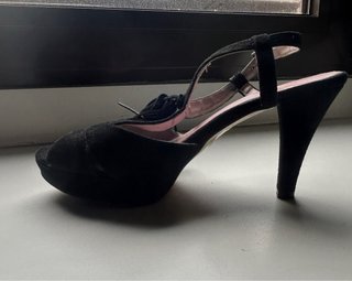 Sandalias ante negro tacón plataforma flecos