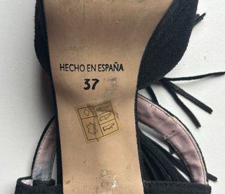 Sandalias ante negro tacón plataforma flecos