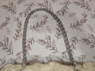 Bolso de conejo beige y marrón