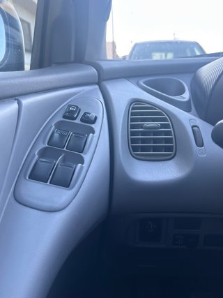 Vendo o cambio Nissan Almera Tino1.8 gasolina 2005