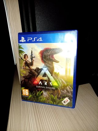 ARK Survival Evolved PS4