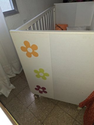 Cuna de bebé blanca