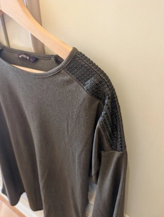 Camiseta  verde caqui lentejuelas Talla L