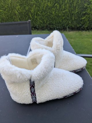Zapatillas de estar por casa blancas
