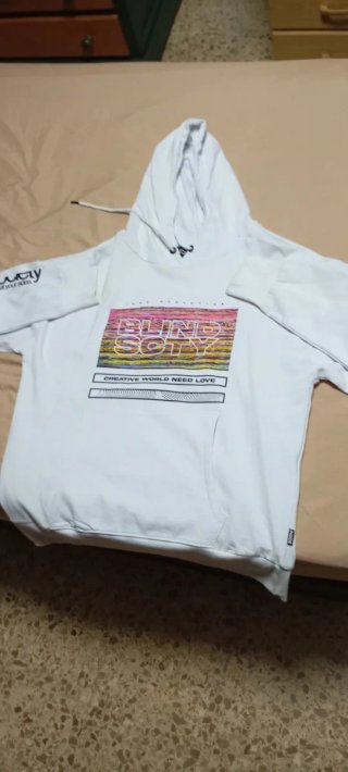 Sudaderas talla XXL con capucha  5€ cada una