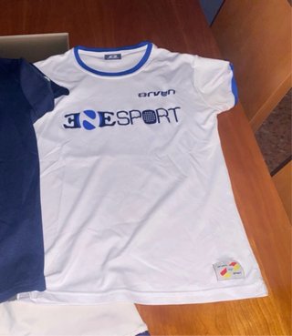 Conjunto deportivo Orven (camiseta y falda)