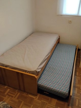 Cama nido de madera y metal. Zona Atocha