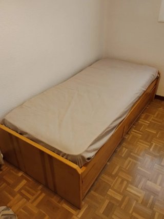Cama nido de madera y metal. Zona Atocha