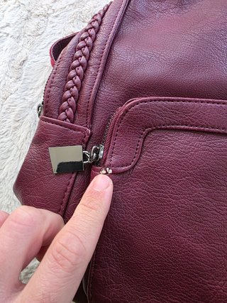 Mochila dama simil cuero morado