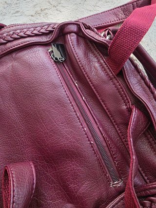 Mochila dama simil cuero morado