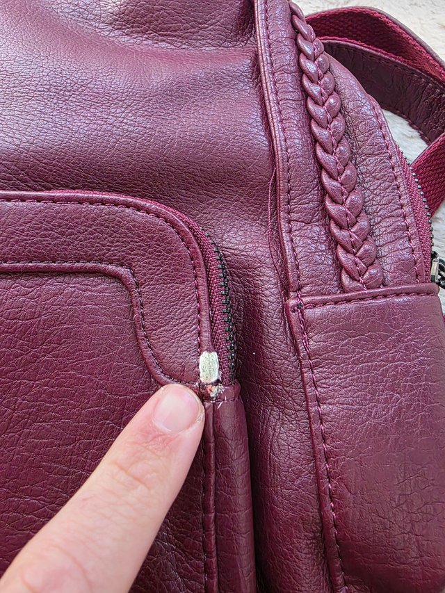 Mochila dama simil cuero morado