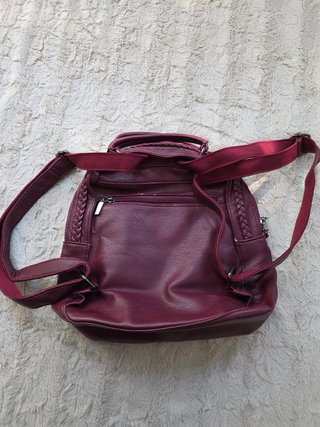 Mochila dama simil cuero morado