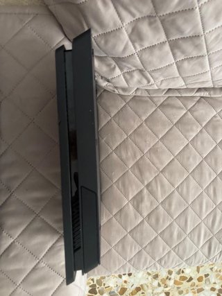 PS4 Slim Negra + 3 Mandos