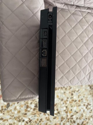 PS4 Slim Negra + 3 Mandos