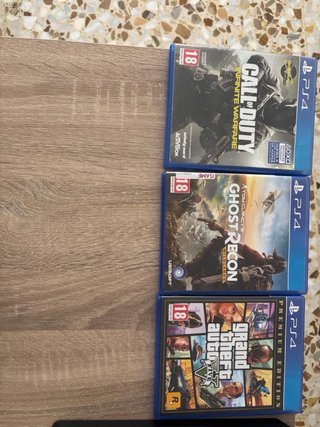 PS4 Slim Negra + 3 Mandos