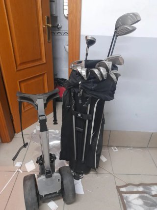 Set de Palos de Golf con Bolsa Negra. 9 palos