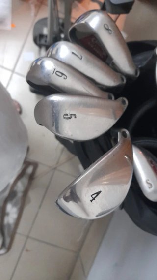 Set de Palos de Golf con Bolsa Negra. 9 palos