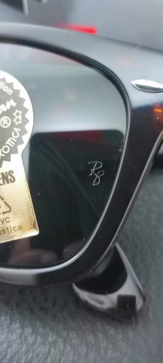 Occhiali da sole Ray-Ban modello Wayfarer RB2140