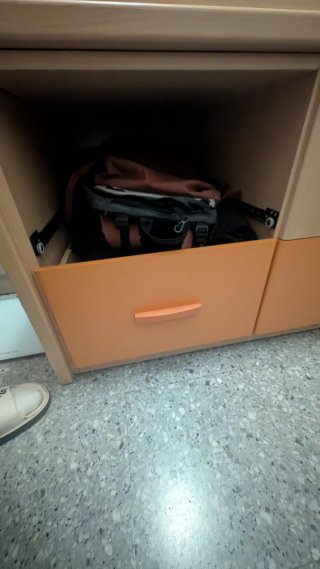 Cama individual con almacenaje y armario