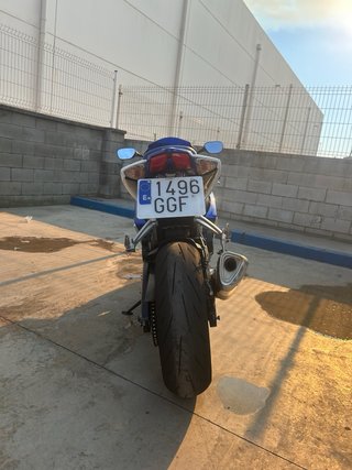 Suzuki GSXR 600 K8 Azul y Blanca