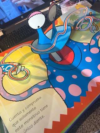 Pequeños Monstruos. Libro pop up