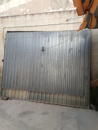Puerta metálica