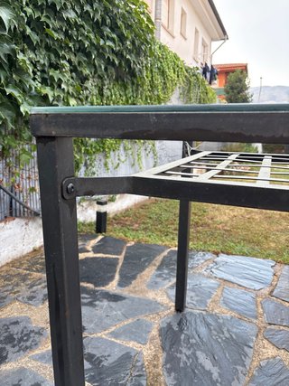 Tavolo da giardino in vetro e metallo