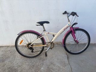 Bicicleta niña Btwin rosa y blanca
