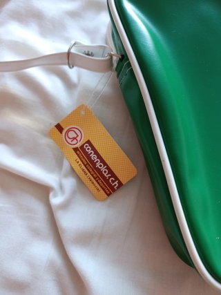 Mochila vintage verde con dibujo