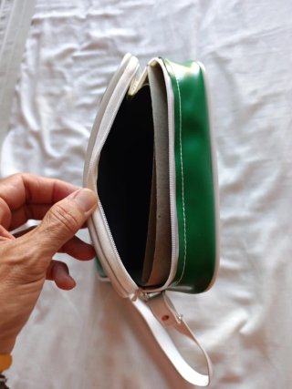 Mochila vintage verde con dibujo
