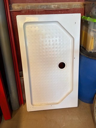 Plato de ducha blanco mide 116x68