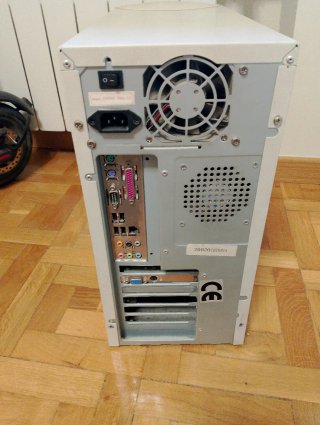 Ordenador antiguo sobremesa