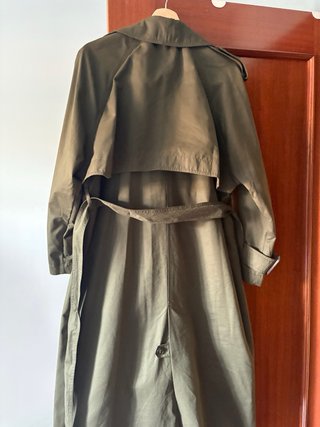 Gabardina verde Stradivarius