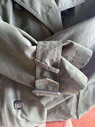 Gabardina verde Stradivarius