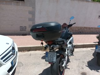 Yamaha Naked Negra y Plateada