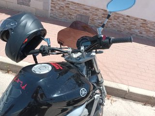 Yamaha Naked Negra y Plateada