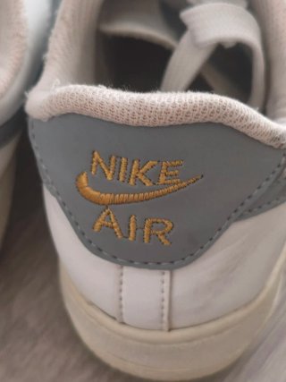 Deportivas Nike Air blancas y grises