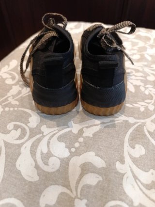 Zapatillas negras y blancas