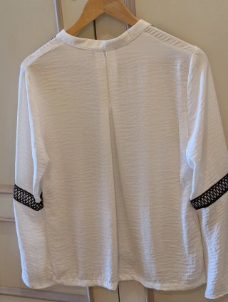 Blusa ANDAMIO blanca y negra talla 44