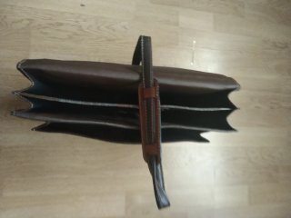 Maletines de cuero marrón
