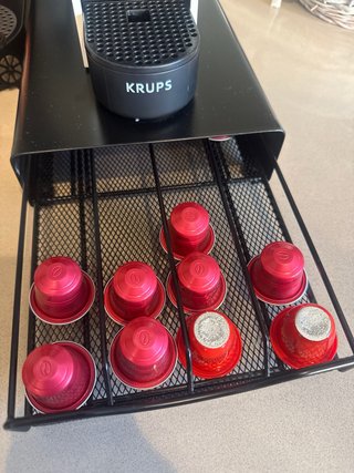 Cafetera Nespresso KRUPS + soporte capsulas
