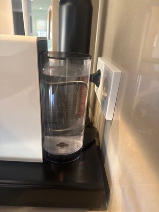 Cafetera Nespresso KRUPS + soporte capsulas