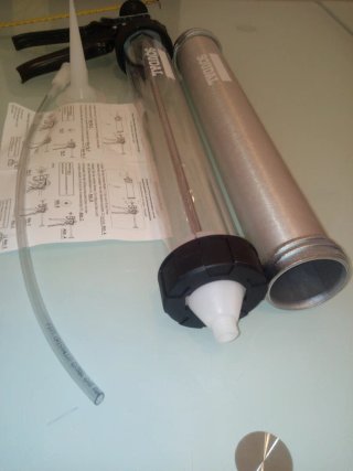 Pistola de silicona SOUDAL transparente