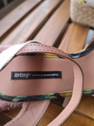 Sandalias cuña estampado limón talla 38