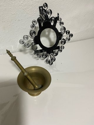 Almirez con soporte de forja