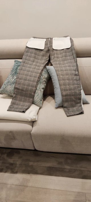 Pantalones de cuadros grises y blancos
