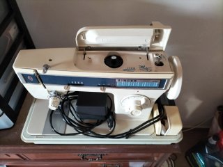 Máquina de coser Singer 1288